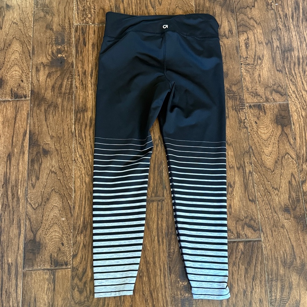GAP Black Active 7/8 Leggings, size medium - Picture 8 of 8
